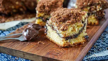کیک دارچینی با استروزل شکلاتی؛ طعمی متفاوت و جذاب

