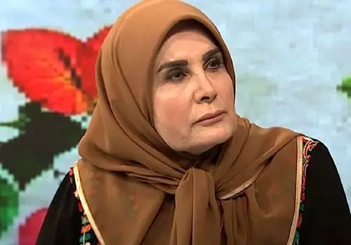 «گیتی خامنه» مجری مشهور تلویزیون در 29 سالگی؛ سال 1372 