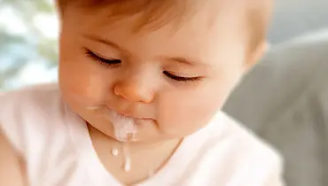 چه زمانی علائم رفلاکس در نوزادان خطرناک است؟