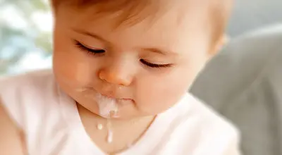 چه زمانی علائم رفلاکس در نوزادان خطرناک است؟