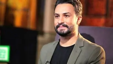 لحظه آوازخوانی راغب در حین مراسم خاکسپاری اکبر عبدی + فیلم