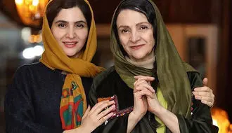 گلاب آدینه و نورا هاشمی در پشت صحنه نمایش+ فیلم