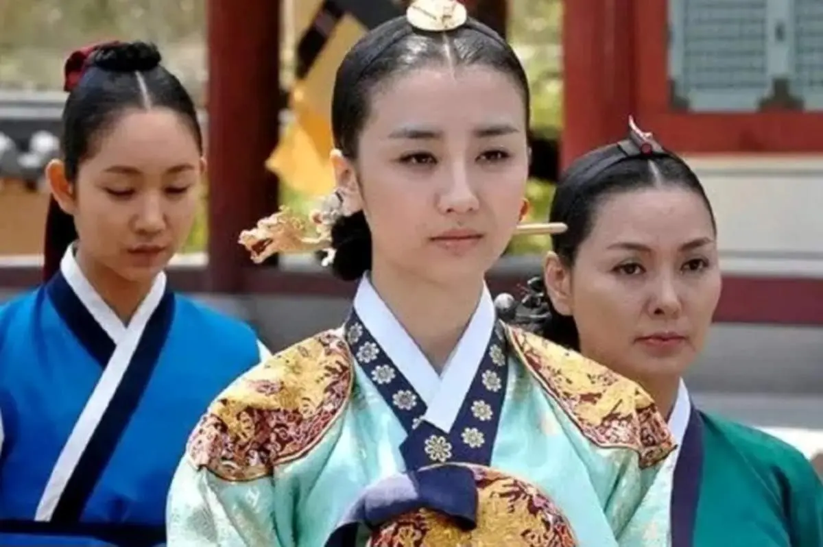 چهره «ملکه اینهیون» در اتاق گریم سریال دونگ یی