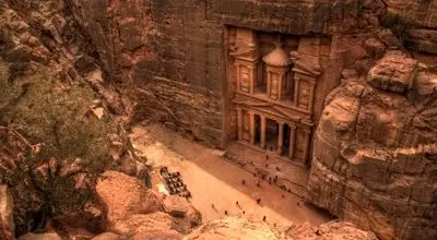 کشف شگفت‌انگیز «لوله‌کشی سربی آب» در شهر باستانی + عکس
