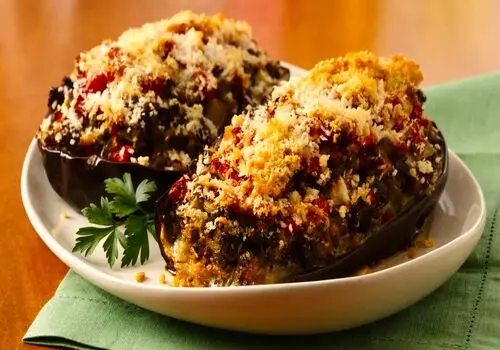 ناهارت با من: طرز تهیه کباب تابه‌ای مرغ با سس زرشک؛ یک غذای متفاوت و خوشمزه برای طرفداران کباب