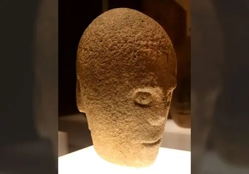 سر کورلِک؛ سر سه‌چهره‌ای سلتی با رمز و راز هزارساله در ایرلند