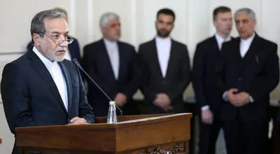 واکنش تند عراقچی به نمایش پهپاد در لندن: سناریوی لابی صهیونیستی! + عکس