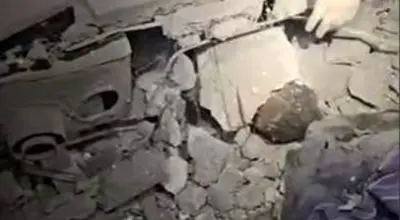 یا خدا...؛ ویدئوی دلخراش | لحظه پیدا کردن نوزاد ۲۰ روزه از زیر آوار (۱۶+)