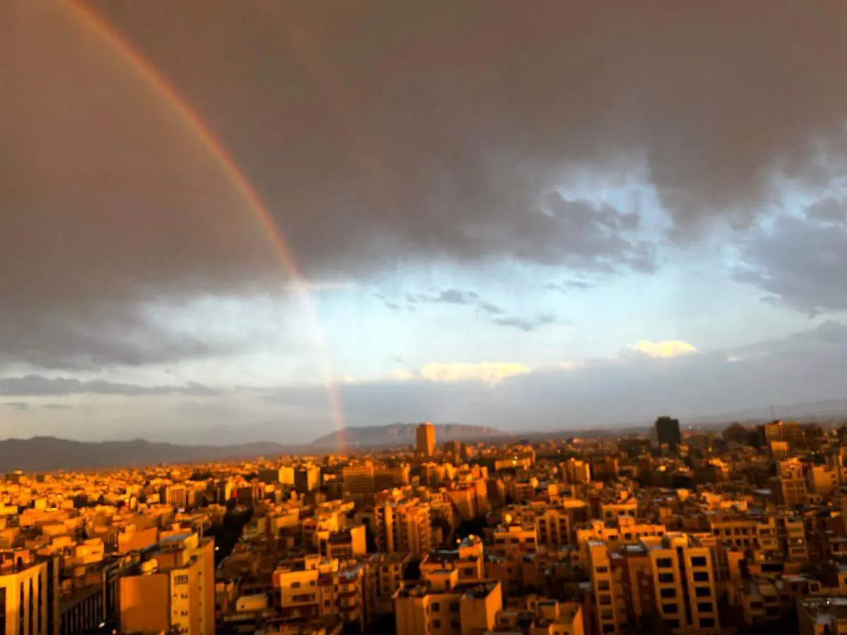 تصویری دیدنی از رنگین کمان زیبا در آسمان تهران