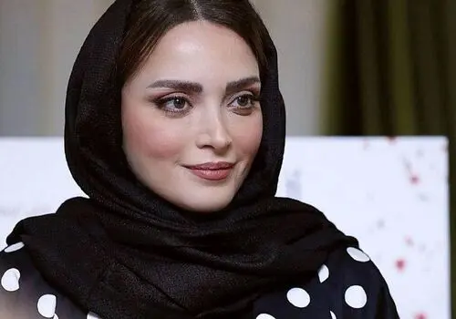 عکسی کمتر دیده شده با استایلی رنگی و بهاری از بهنوش طباطبایی!