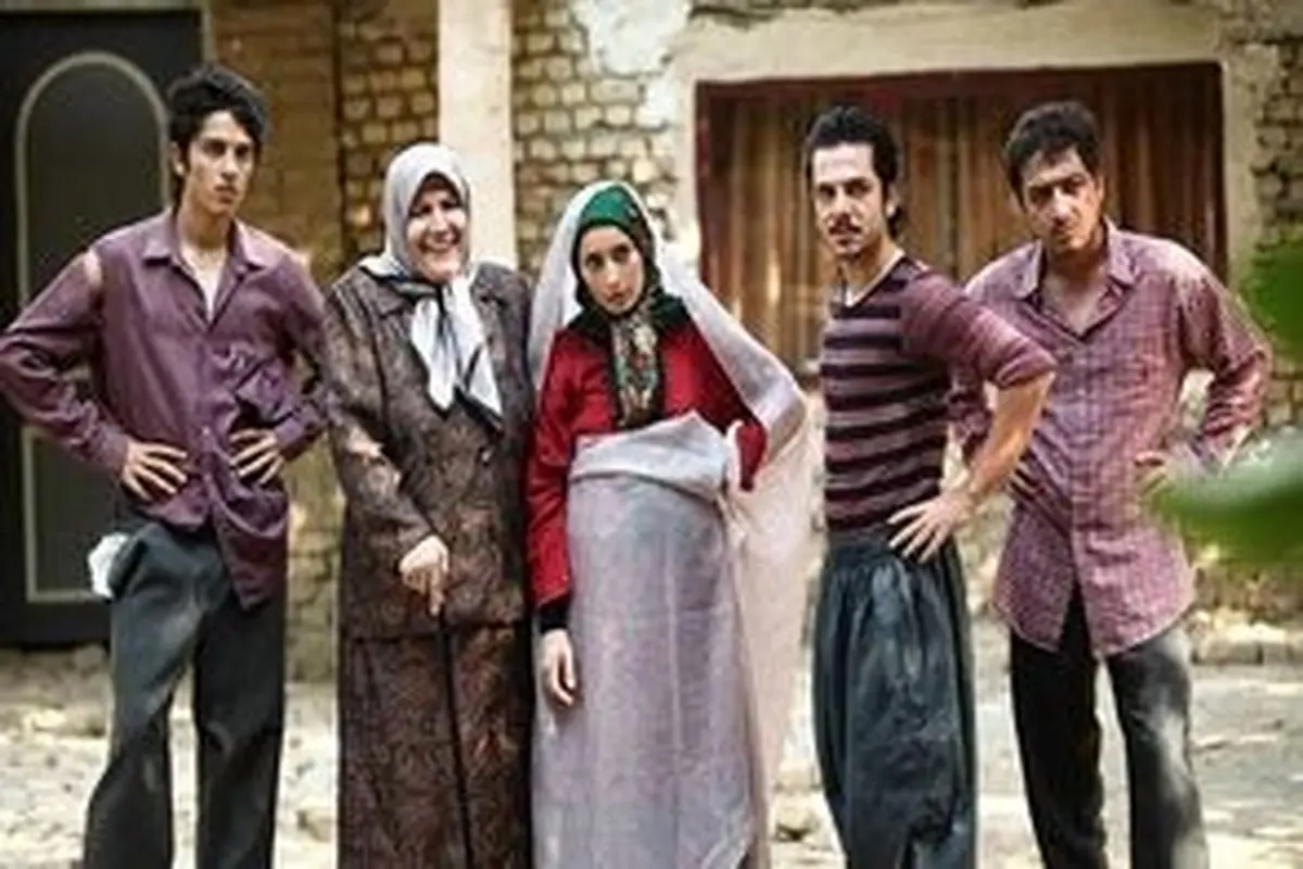 عکس عاشقانه بازیگر سریال وضعیت سفید با دخترش