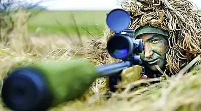 شکار تک تیرانداز روسی توسط اسنایپر اوکراینی + فیلم
