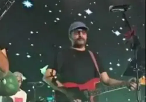 اِبی با این تیپ جوان‌پسند در ۷۷ سالگی خبرساز شد + عکس