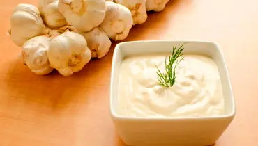 طرز تهیه سس سیر؛ چاشنی محبوب آشپزخانه

