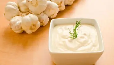 طرز تهیه سس سیر؛ چاشنی محبوب آشپزخانه

