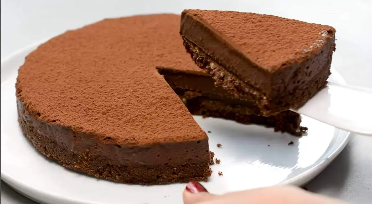 طرز تهیه چیزکیک شکلاتی یخچالی بدون فر 