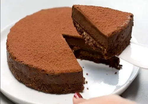 طرز تهیه لذیذترین چیز کیک شکلاتی باسک فقط با ۵ قلم مواد + فیلم / سه سوته چیز کیک شکلاتی باسک آماده است