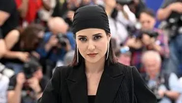 تصاویر دیده نشده از مراحل میکاپ شدن پریناز ایزدیار/ویدیو