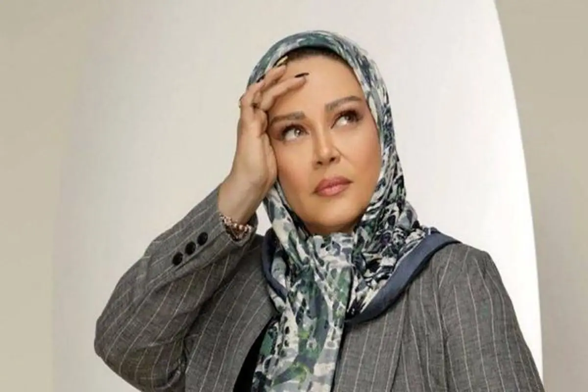 دراز کشیدن بهاره رهنما وسط خیابان در خارج از کشور