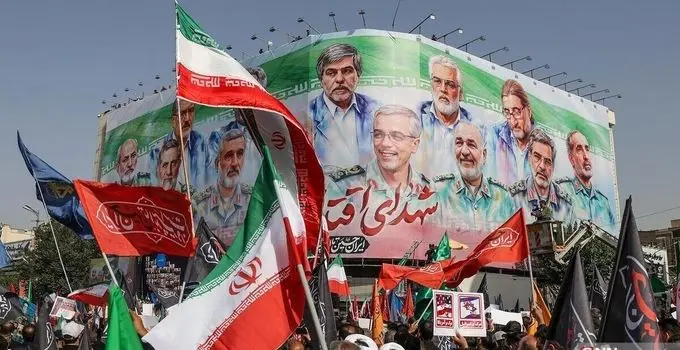 آئین بزرگداشت شهدای اقتدار ایران در مصلی امام خمینی(ره) در تهران آغاز شد
