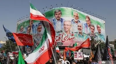 آئین بزرگداشت شهدای اقتدار ایران در مصلی امام خمینی(ره) در تهران آغاز شد