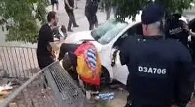زیرگرفتن با خودرو دست‌کم ۱۶ هوادار اسپانیول را راهی بیمارستان کرد

