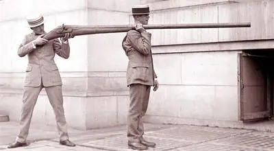 عجیب‌ترین سلاح‌های باستانی؛ از «بمب عقرب» تا «موشک مدفوع» +عکس
