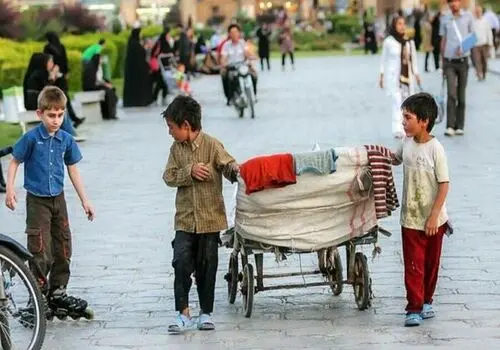 این تصویر از یک کودک کار حرفی برای گفتن نمی‌گذارد!