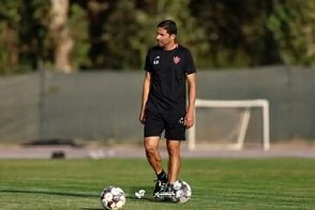 وحید هاشمیان در ادایی‌ترین کافه تهران