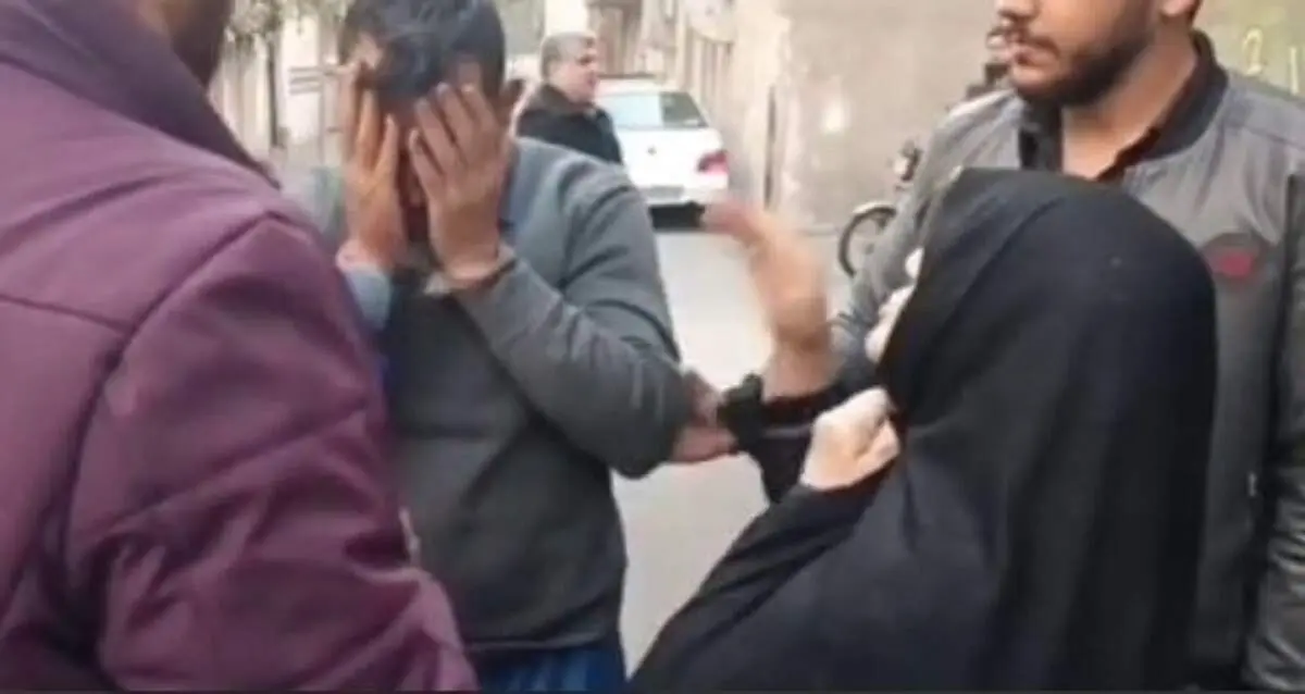 پیرزن مالباخته، سارق طلاهایش را به باد کتک گرفت! + فیلم

