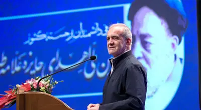 از همه شما می‌خواهم که صادقانه و خالصانه برای کمک به حل مشکلات پا در میدان عمل بگذارید