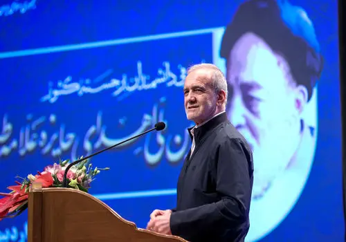 از همه شما می‌خواهم که صادقانه و خالصانه برای کمک به حل مشکلات پا در میدان عمل بگذارید