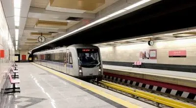توقف ناگهانی خط ۲ مترو تهران؛ ورود غیرمجاز به ریل 