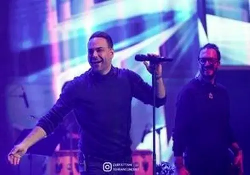 لحظه خواستگاری سیامک عباسی از یک دختر در کنسرت/ویدیو 