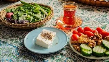 زن فلسطینی در حال آماده سازی سفره افطار در خانه ویران شده اش + فیلم