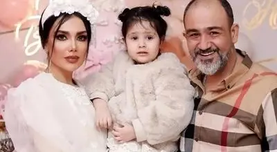 مهران غفوریان با انتشار عکسی خانوادگی از همسر و دخترش ابراز عشق کرد!
