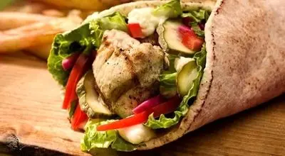 ساده‌ترین ساندویچ مرغ را با یک روش تازه درست کنید
