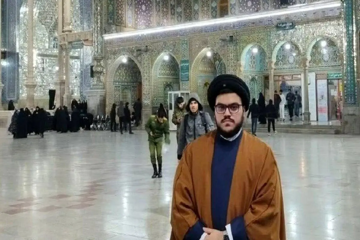 معمم شدن پسر شهید سید حسن نصرالله به دست رهبر انقلاب + عکس