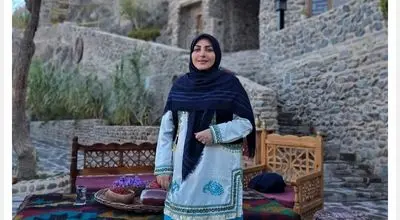 هدیه مهمان مرد تلویزیون به المیرا شریفی‌مقدم روی آنتن زنده/ویدیو 