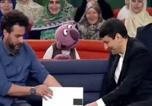 بدل جناب خان در تلویزیون آمریکا دیده شد! | همه چیز درباره این شباهت عجیب