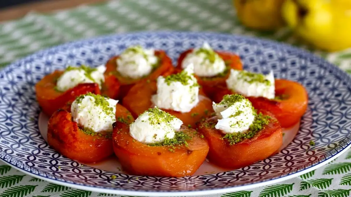 عصرونه : طعم دل‌انگیز پاییز؛ کشف راز دسر «آیوا تاتلیسی» (دسر بِه) ترکیه