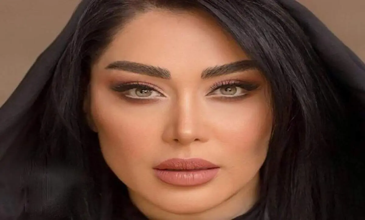 استایل شیک سارا منجزی پور با عینک خاص