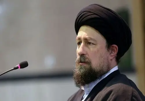 حضور سیدحسن خمینی به همراه همسر و مادرش در منزل شهید رئیسی+ عکس