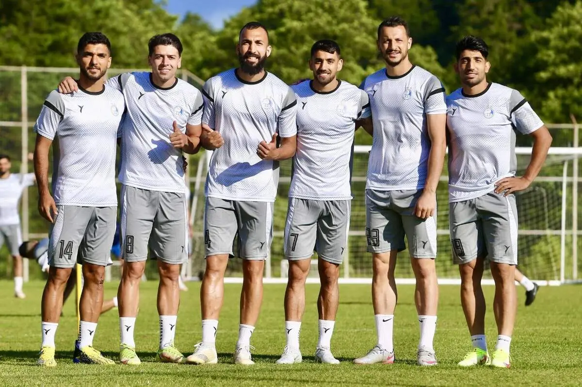 میهمانان جنجالی تمرین استقلال+عکس