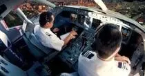 فوت ناگهانی خلبان هواپیمای مسافربری در آسمان + فیلم