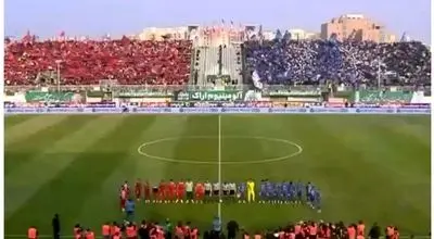 ویدیوی جنجالی از دربی؛ تخریب دیوار و ورود به ورزشگاه بدون بلیت توسط تعدادی از هواداران!