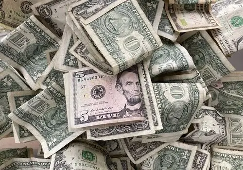 پیش‌بینی نوسان قیمت دلار در ۲۴ مهر ۱۴۰۴