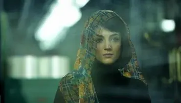 قاب جذابی از پشت‌صحنه گریم مهسا حجازی در سریال تاسیان با حضور بابک حمیدیان