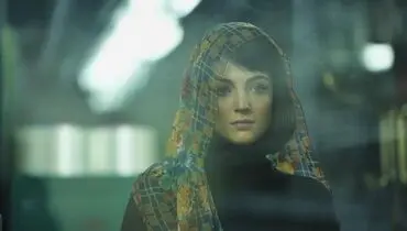 قاب جذابی از پشت‌صحنه گریم مهسا حجازی در سریال تاسیان با حضور بابک حمیدیان