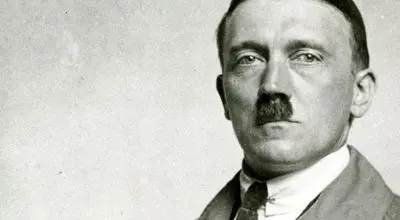  «هیتلر» به همراه رهبران نازی؛ سال 1301